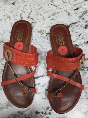 GBG Los Angeles Women's Coral-Orange Chain Accent Slide Sandals